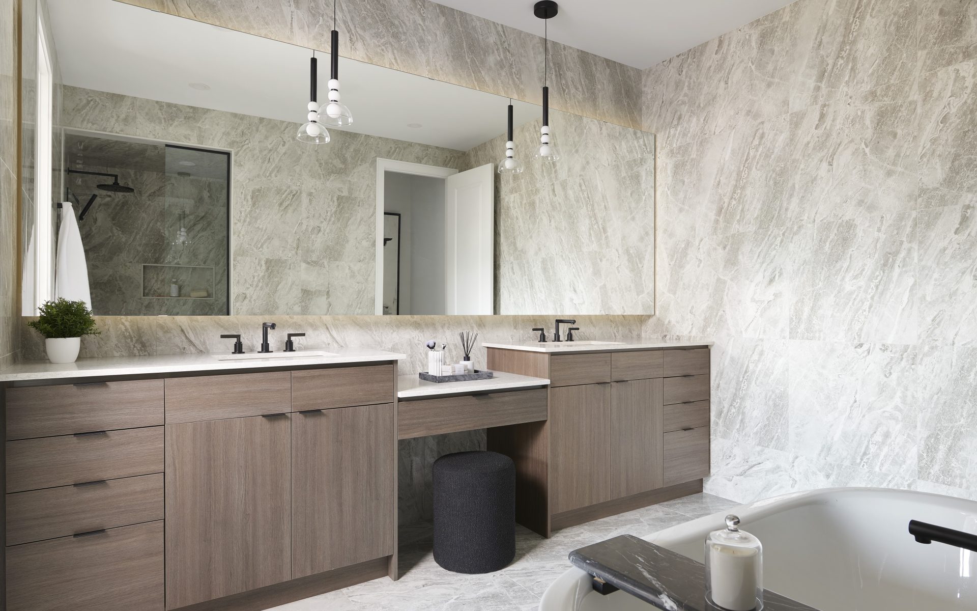 DECO Homes Bathroom