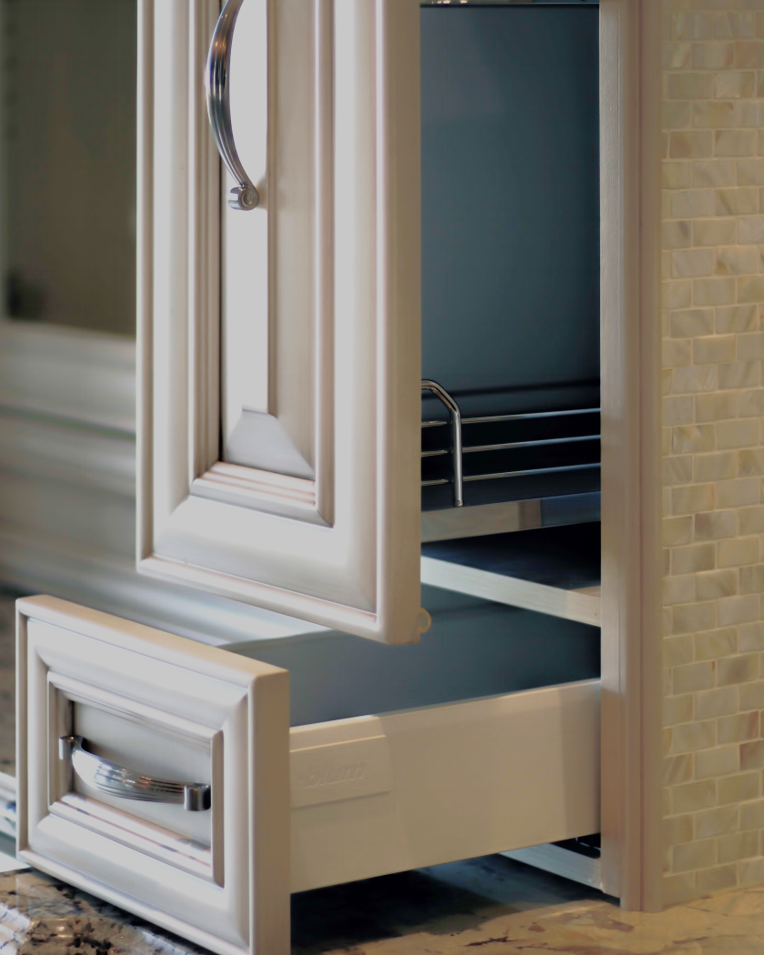 Traditional Kitchen Cabinet